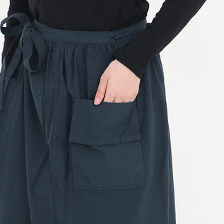 外ポケットの後にもポケットが(NAVY) 外ポケットの後にもポケットが(NAVY)