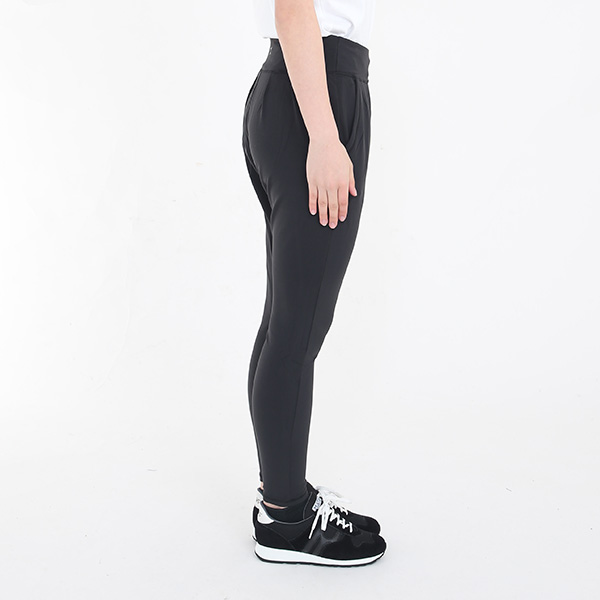 アロンジェスリムアンクルパンツ(M・モデル身長164cm) アロンジェスリムアンクルパンツ(M・モデル身長164cm)