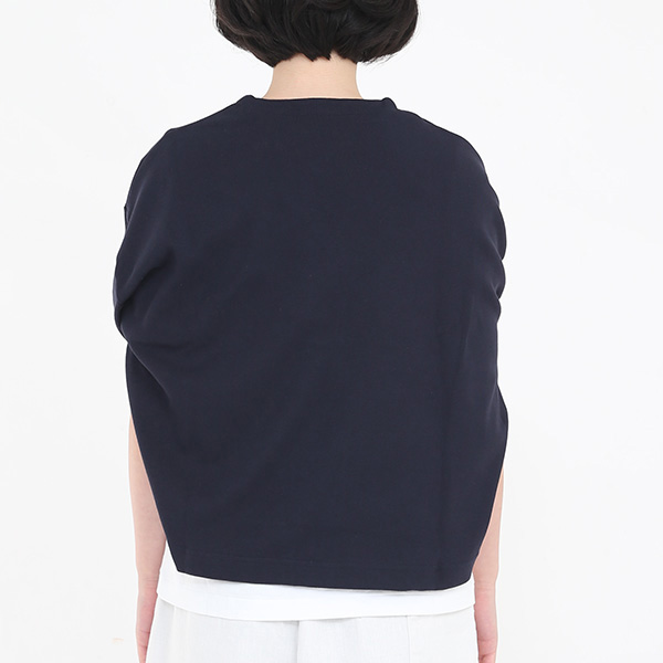 重ね着風の着用方法／モデル身長：164cm (NAVY)