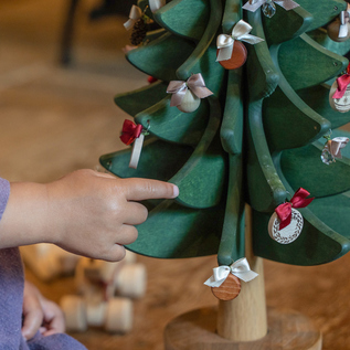 CHRISTMAS TREE WITH MUSIC BOX／Oak Village / Shop ZUTTO for the