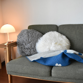 左:YETTI-GREY、右:ETTI-IVORY 左:YETTI-GREY、右:ETTI-IVORY