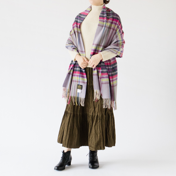 単調になる冬のコーデもぱっと明るくなります(モデル身長:162cm) 単調になる冬のコーデもぱっと明るくなります(モデル身長:162cm)