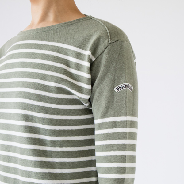 生地を重ねて縫製することで補強し伸びにくくなっています 生地を重ねて縫製することで補強し伸びにくくなっています