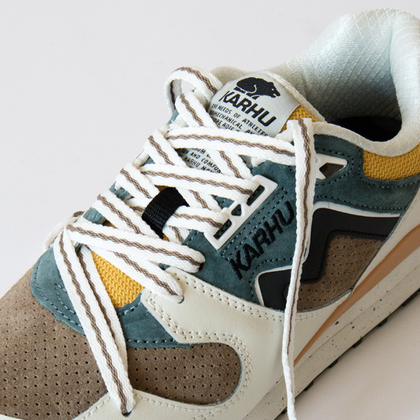 シュータンにはブランドロゴがあしらわれています シュータンにはブランドロゴがあしらわれています