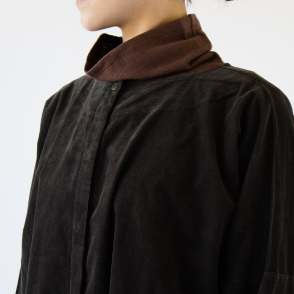 ボタンが隠れる比翼仕様(D.GREY) ボタンが隠れる比翼仕様(D.GREY)