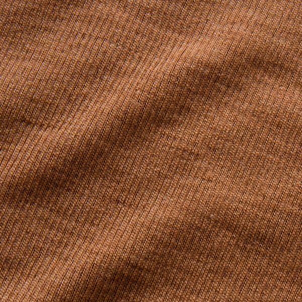 メリノウールにはもととなる雑菌の繁殖を防ぐ効果も(ブラウン)