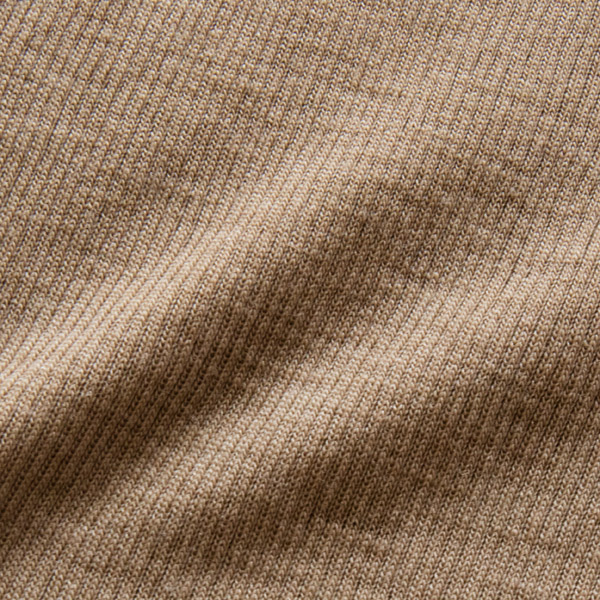 さらりとした肌触りで体に程良くフィットします(ベージュ)