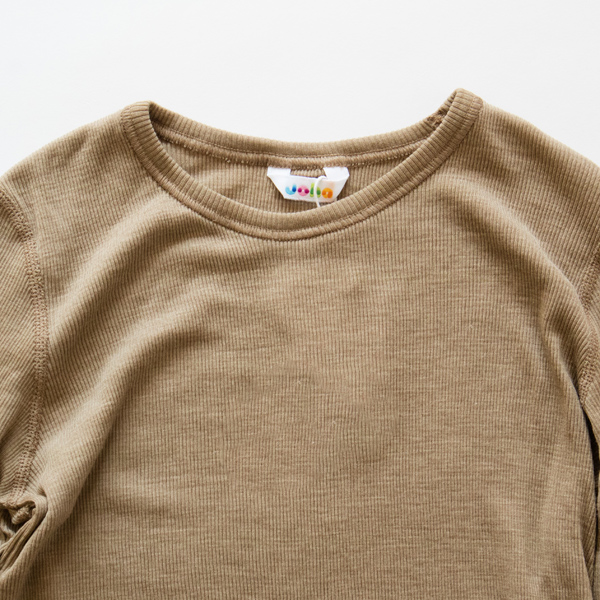 ベージュとオリーブはシンプルなベーシックスタイル(ベージュ)