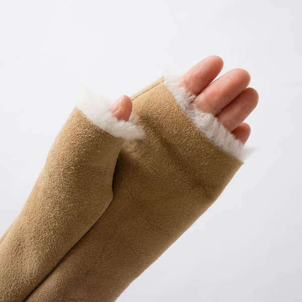 指先が出るので携帯の操作にも便利です（FRENCH MERINO-CANELA/WHITE）