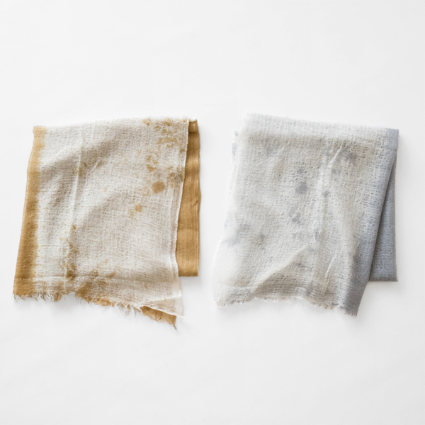 左：ECRU／WHITE・右：SILVER GREY／WHITE