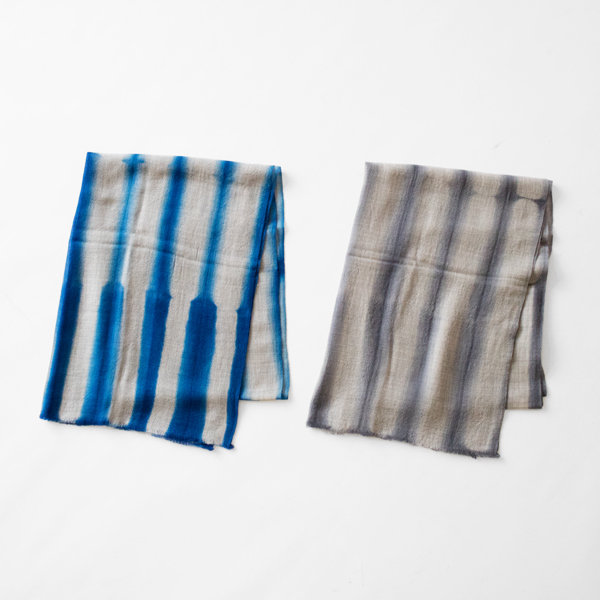 左：ROYAL BLUE／LIGHT GREY・右：SILVER GREY／LIGHT GREY