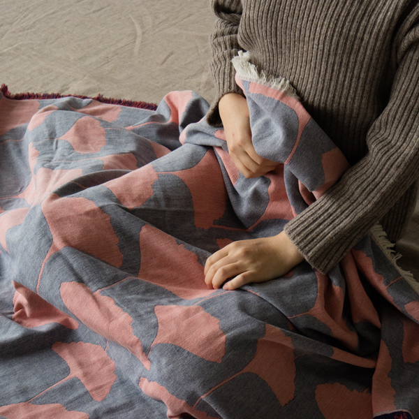 さっと何かをかけたい時についつい手が伸びるブランケット(DENIM) さっと何かをかけたい時についつい手が伸びるブランケット(DENIM)