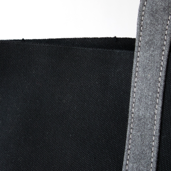 生地の耳を使用し、切りっぱなしのようになっています(BLACK)
