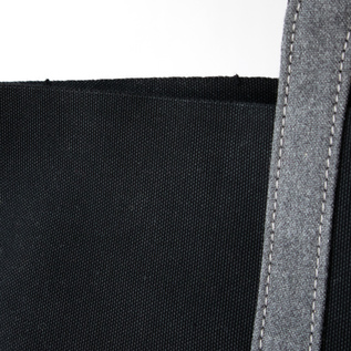 生地の耳を使用し、切りっぱなしのようになっています(BLACK)