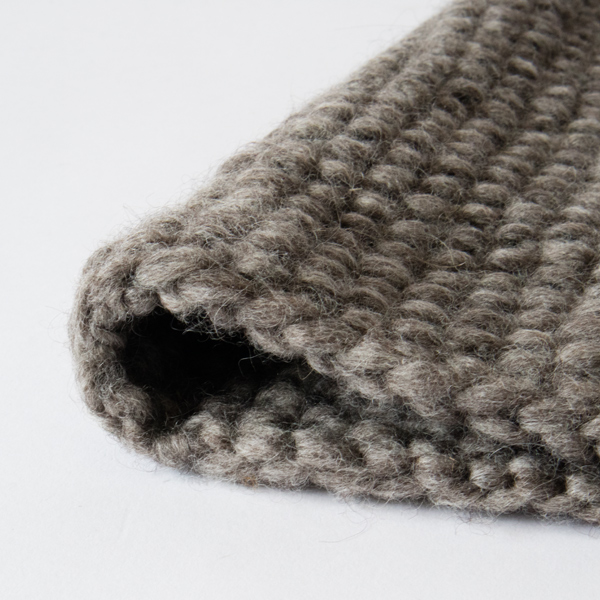 ふっくらした毛糸を使用しています(nat grey)