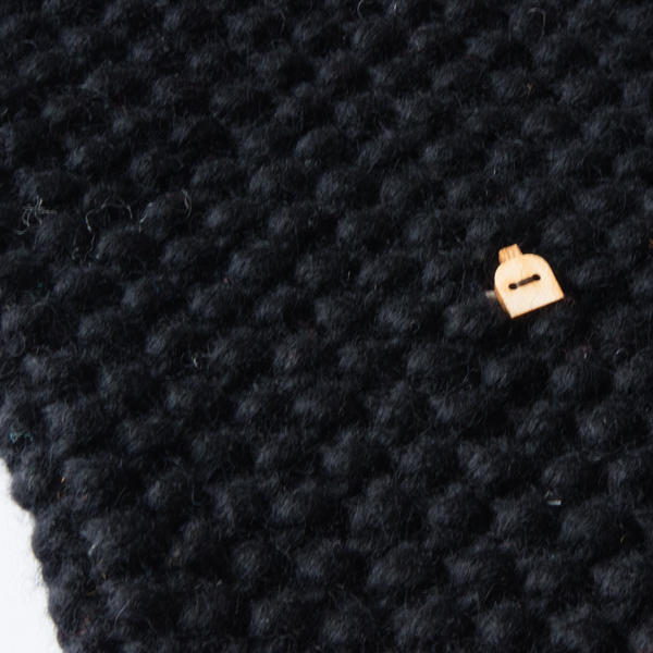 手編みの温かいニット(black black)