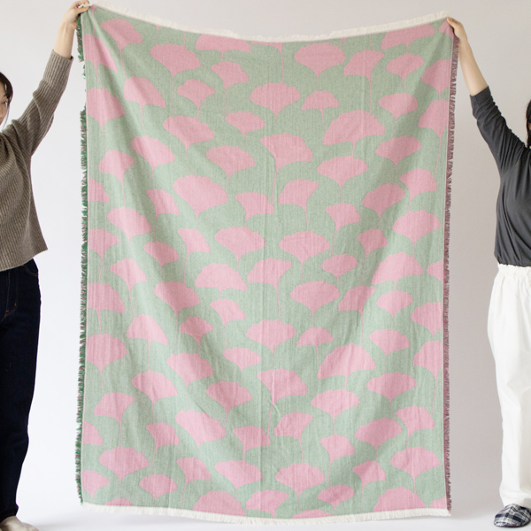 女性が持った時のサイズ(LUSH) 女性が持った時のサイズ(LUSH)