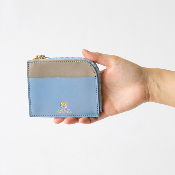 コンパクトな手のひらサイズ(BABY BLUE×TAUPE)