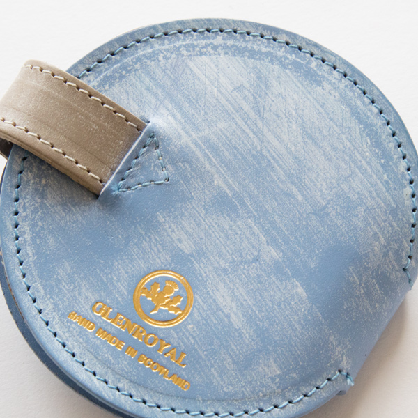 表面に浮き出る白い粉は革の強度にとって必要な天然脂肪分です 表面に浮き出る白い粉は革の強度にとって必要な天然脂肪分です