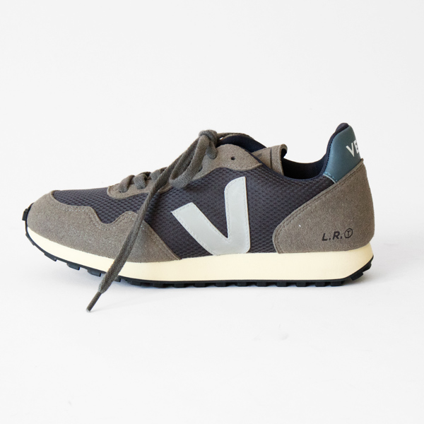 Vのマークにはゴムともみ殻を使用 Vのマークにはゴムともみ殻を使用