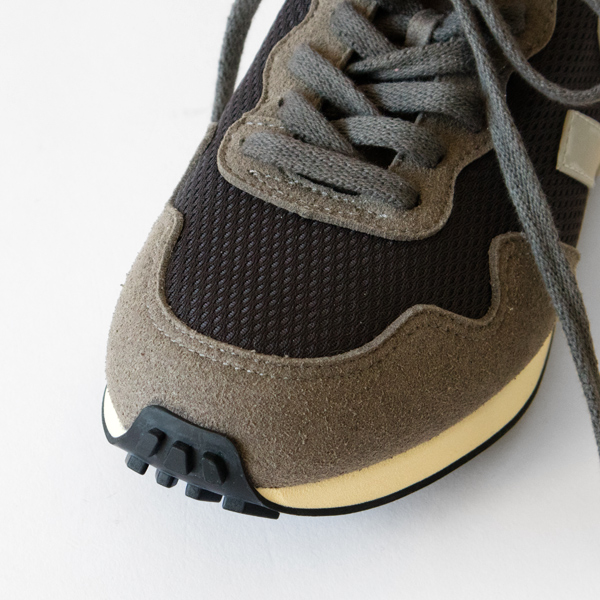 ヴィーガンレザーを取り入れたデザイン ヴィーガンレザーを取り入れたデザイン