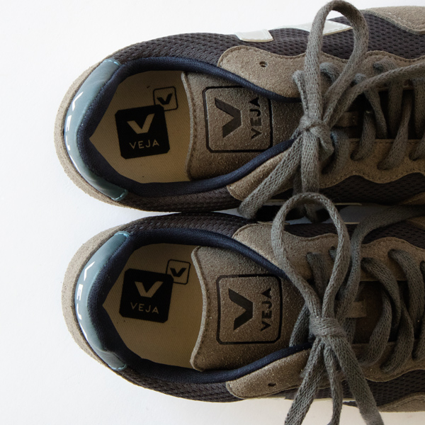 インソールにはサトウキビ、アマゾン天然ゴム、リサイクルEVA、オーガニックコットンを使用 インソールにはサトウキビ、アマゾン天然ゴム、リサイクルEVA、オーガニックコットンを使用