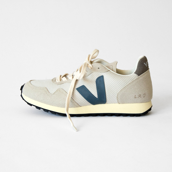 Vのマークにはゴムともみ殻を使用