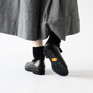 chausser タッセル付きジップブーツ