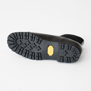 アウトソールはVibram社