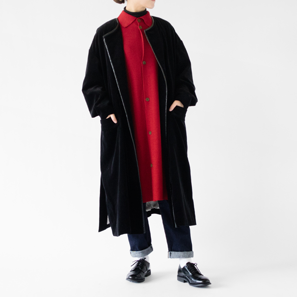 ノーカラーのコートと合わせても素敵(RED、モデル身長:162cm) ノーカラーのコートと合わせても素敵(RED、モデル身長:162cm)