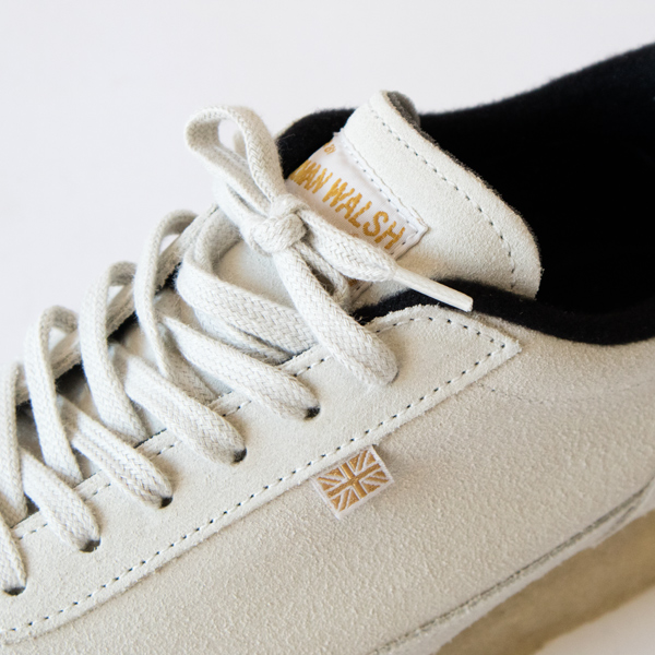 落ち着いた色味で、飽きがこず経年変化も楽しみな素材 落ち着いた色味で、飽きがこず経年変化も楽しみな素材