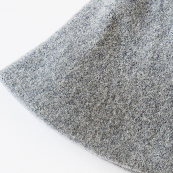 ぎゅっと繊維の詰まったメリノウール(GREYMIX)