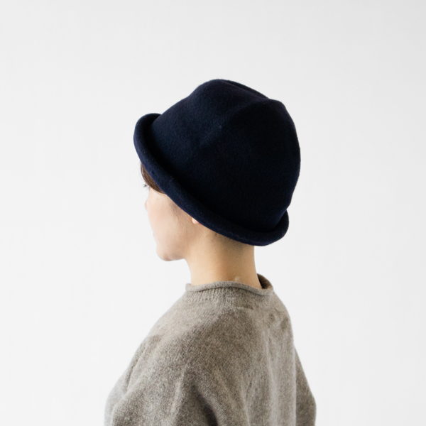 様々な被り方が楽しめます(MIDNIGHT BLUE)