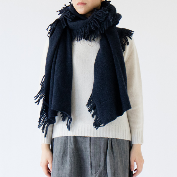 巻き方を変えるとフリンジの見え方も変化します(NAVY MIX) 巻き方を変えるとフリンジの見え方も変化します(NAVY MIX)