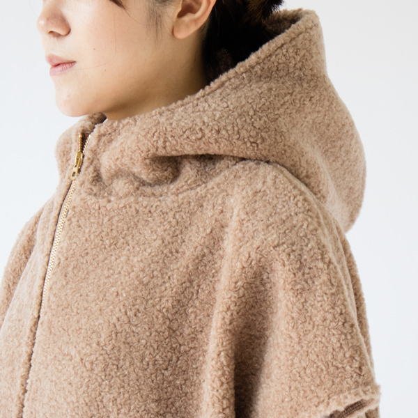 モコモコした見た目からほっこりとした気持ちになれるクリンプボアを使用(Beige)