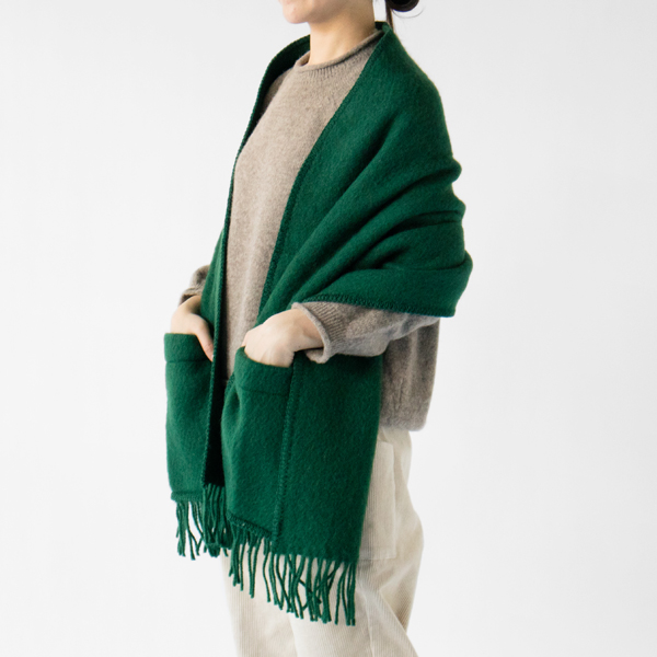 ポケットショール(FOREST GREEN)　モデル身長：162cm