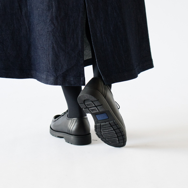 水が入り込みにくいゴム底圧着仕様