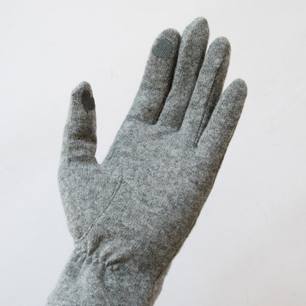 親指と人差し指にハートの刺繍入り(GREY) 親指と人差し指にハートの刺繍入り(GREY)
