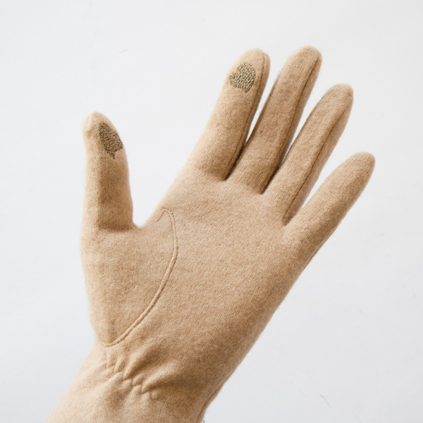 親指と人差し指にハートの刺繍入り(CAMEL) 親指と人差し指にハートの刺繍入り(CAMEL)