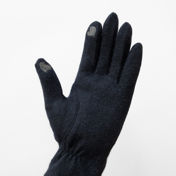 親指と人差し指にハートの刺繍入り(BLACK) 親指と人差し指にハートの刺繍入り(BLACK)