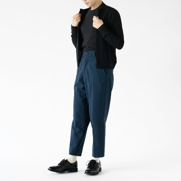 パンツと合わせて大人っぽいスタイルに(Nero、モデル身長162cm) パンツと合わせて大人っぽいスタイルに(Nero、モデル身長162cm)