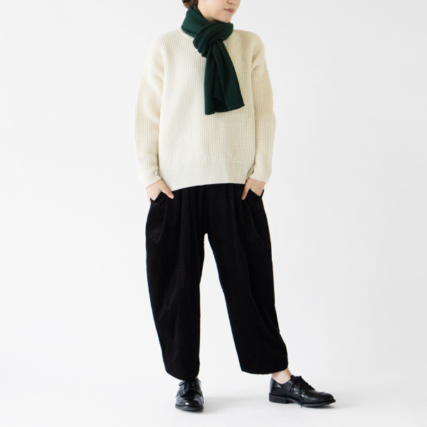 様々なスタイルに合わせやすいデザイン(Sapin、モデル身長：162cm)