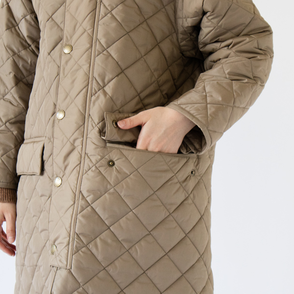 スマホも入る、大きめなフロントポケット