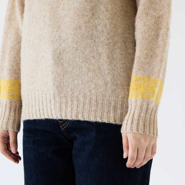 袖と裾のリブが体に自然とフィットします 袖と裾のリブが体に自然とフィットします