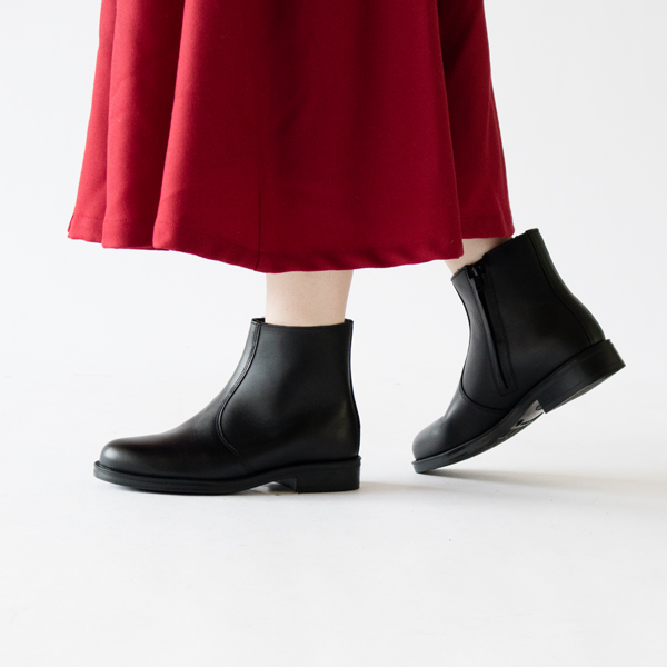 アッパーには馴染みのよいレザーを使用 アッパーには馴染みのよいレザーを使用