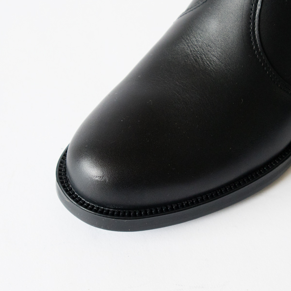 ややま丸みのあるつま先 ややま丸みのあるつま先