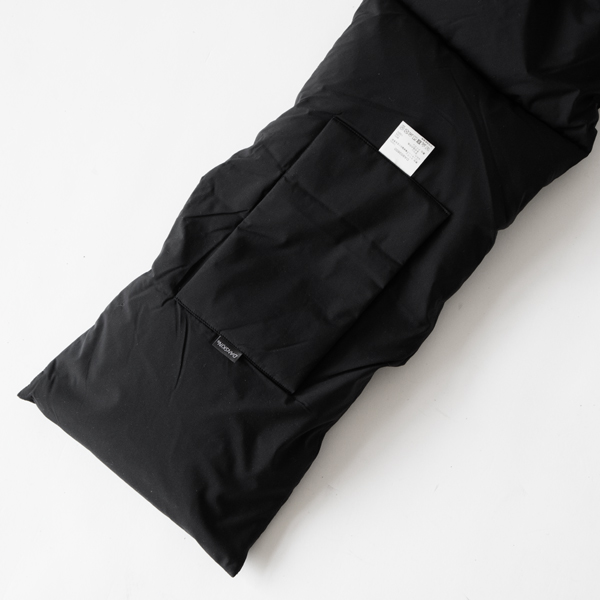 ループに通して簡単に身につけられます(BLACK)