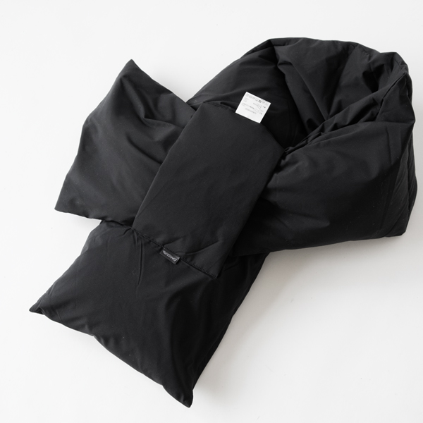 ループに通して簡単に身につけられます(BLACK)