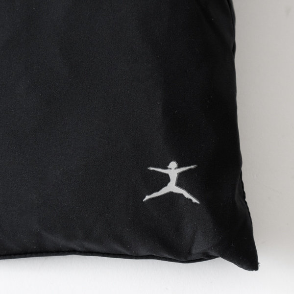 ブランドのロゴ入り(BLACK)
