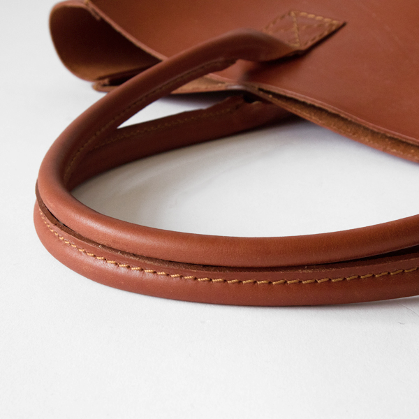 肩掛けも手持ちもできる絶妙な長さのハンドル(OXFORD TAN) 肩掛けも手持ちもできる絶妙な長さのハンドル(OXFORD TAN)